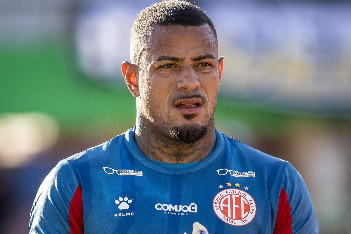Goleiro do América é vítima de racismo, clube solta nota de repúdio