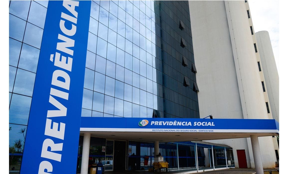 INSS abre investigação interna contra 12 entidades