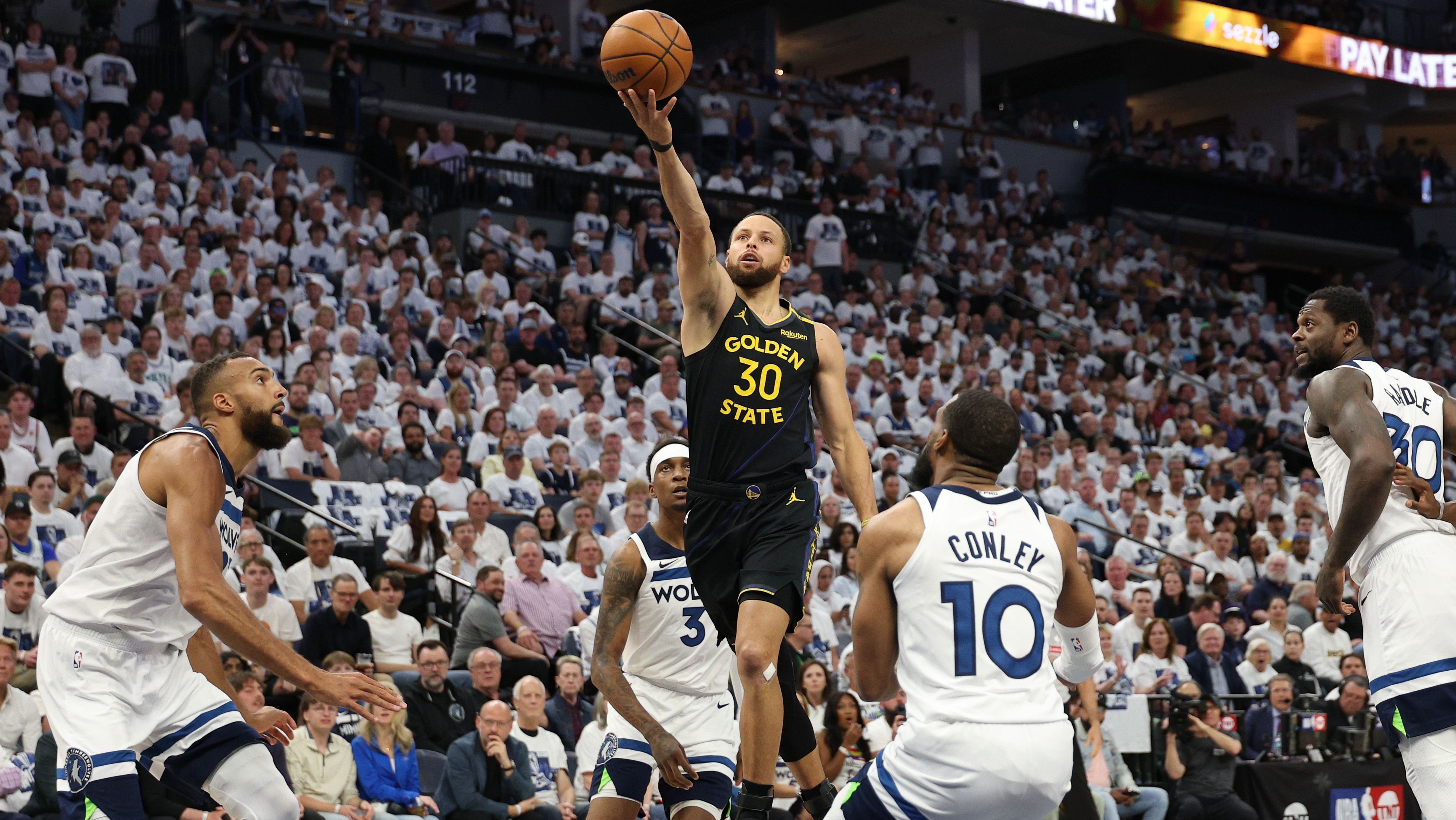 Stephen Curry sofre lesão e preocupa Warriors nos playoffs da NBA