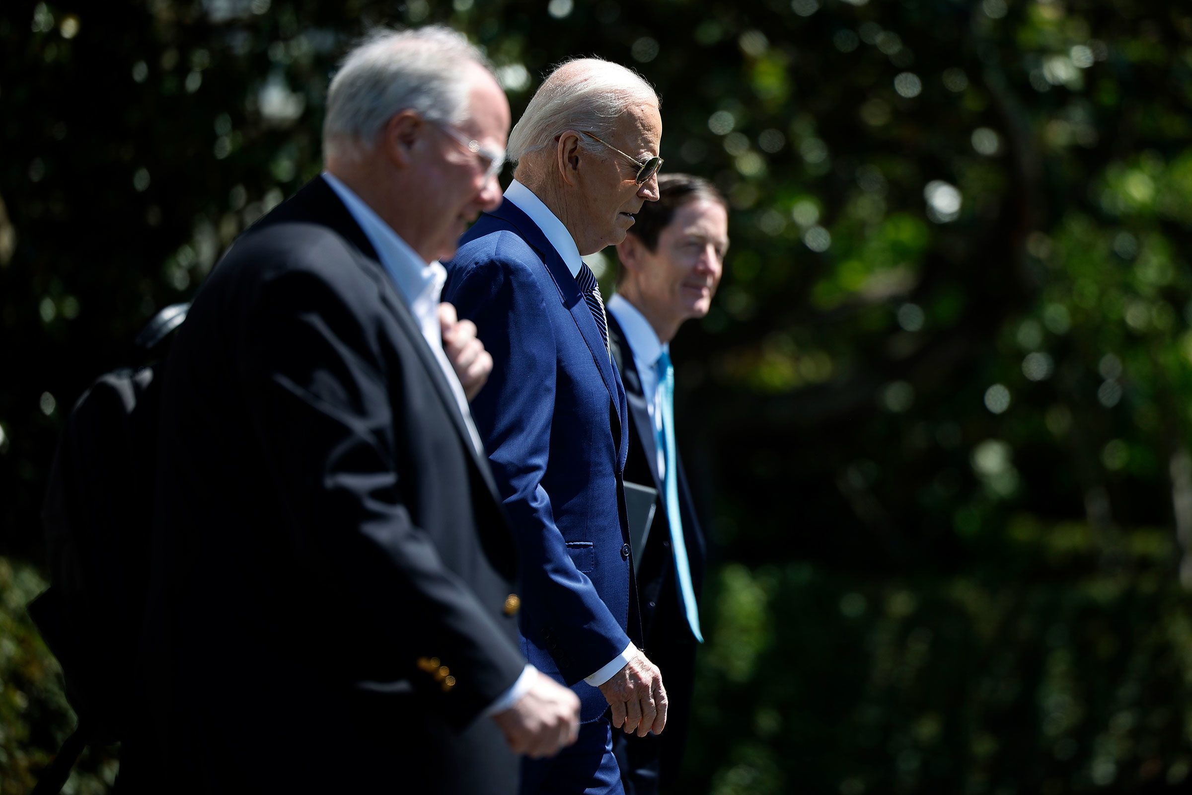 Livro revela como democratas acobertaram declínio mental e físico de Biden