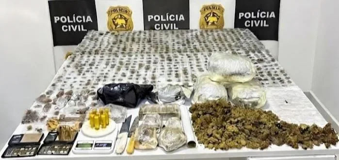 PCRN prende homem por tráf!c0 de DR0G∆S e apreende cinco quilos de SK*NK e mais de 800 porções de DR0G∆S em Parnamirim