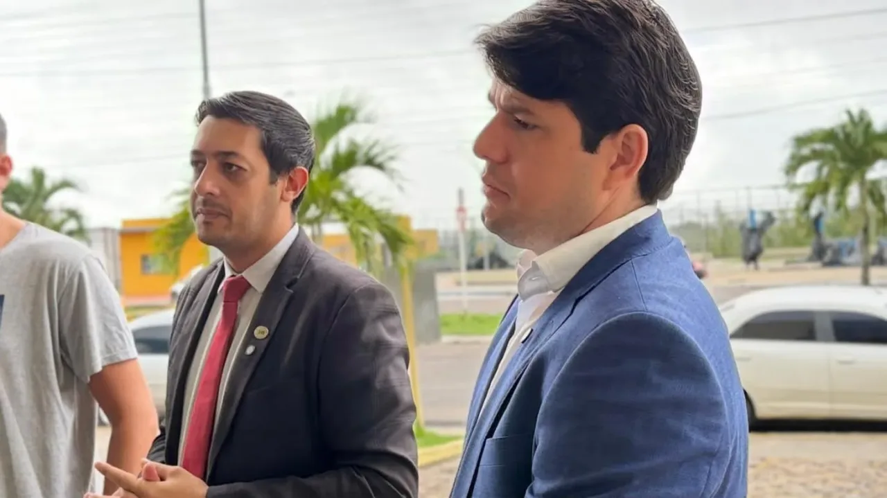 "Não aguentamos mais": terceirizados paralisam serviços na maternidade e recebem apoio dos vereadores Gabriel César e Thiago Fernandes