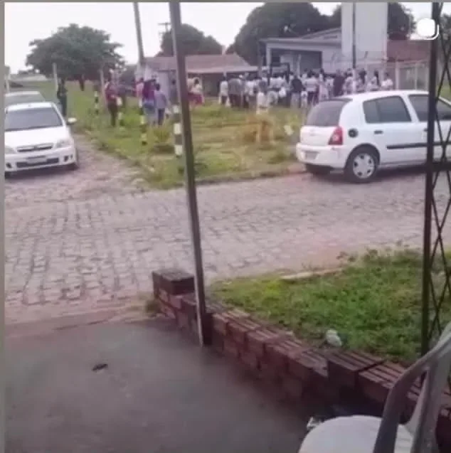 Suspensão de visitas em Alcaçuz provoca revolta e familiares protestam em frente ao presídio potiguar